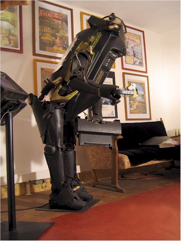Built for an Arab telefilms pilot. Before it was mechanized, animated, a person could put it on like a costume. Now it works with electricity and it is sound. - Contruit pour un pilote de téléfilme arabe. Avant qu'il soit mécanisé, animé , une personne pouvait le revètir comme un costume.Maintenant il fonctionne à l'électricité et il est sonor. Plastique et metal, Hauteur 1,80 m largeur 0,87 m. Plastic and metal, Height 1.80 m width 0.87 m.